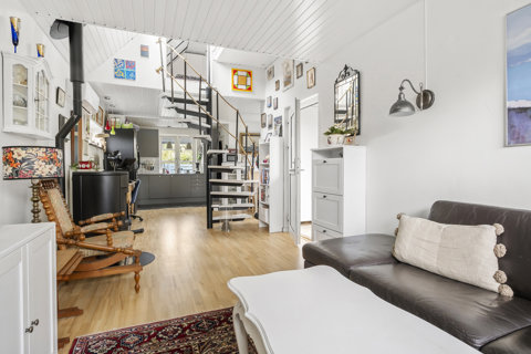 Villa i Liseleje i to plan med en stor terrasse rundt om huset